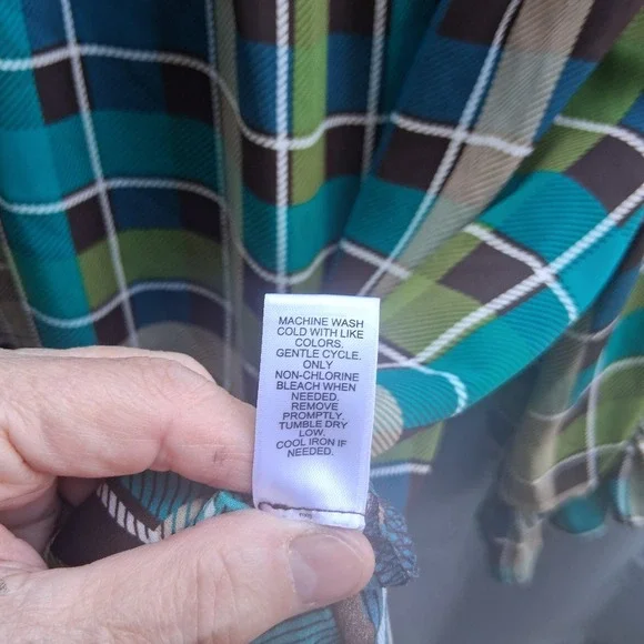 Cato Womens 18/20W Plaid Long Sleeve Blouse Smocked Neck Cuffs Green Blue Plaid - Picture 6 of 9